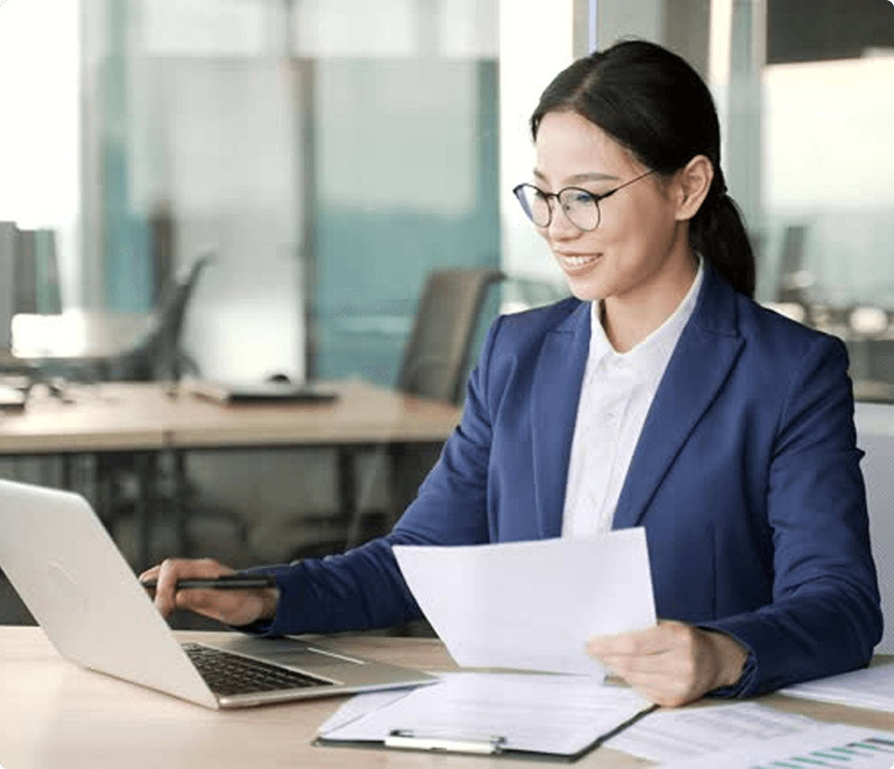 Woamn working in office illustration